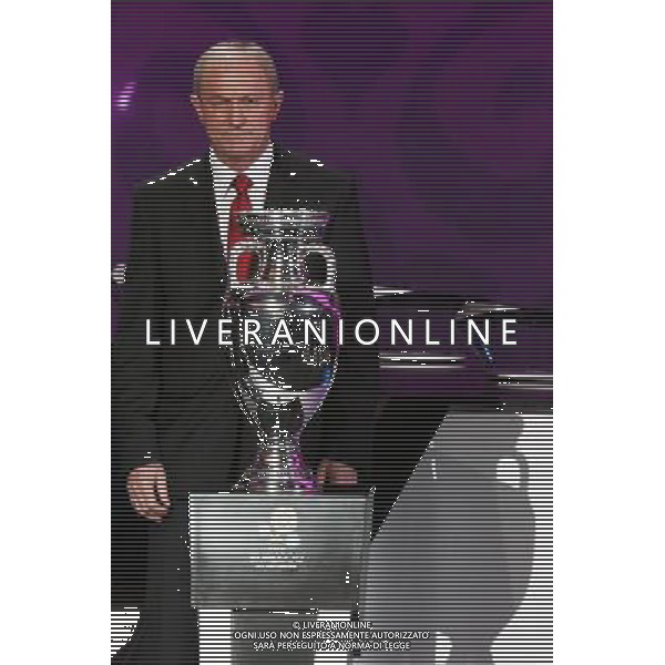 02.12.2011 KIJOW, UKRAINA, (KYIEV), PALAC UKRAINA (UKRAINA PALACE) UEFA EURO 2012 LOSOWANIE GRUP MISTRZOSTW EUROPY EURO 2012 (UKRAINA PALACE FINAL GROUP DRAW EURO 2012) NZ FRANCISZEK SMUDA - TRENER, HEAD COACH FOTO LUKASZ GROCHALA/CYFRASPORT/NEWSPIX.PL --- Newspix.pl AG ALDO LIVERANI S A S ONLY ITALY *** Local Caption *** www.newspix.pl mail us: info@newspix.pl call us: 0048 022 23 22 222 --- Polish Picture Agency by Ringier Axel Springer Poland