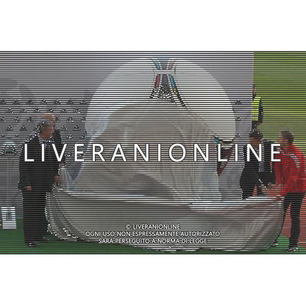 02.12.2011 KIJOW, UKRAINA, (KYIEV), STASION OLIMPISKI (OLYMPIC TADIUM KYIEV) UEFA EURO 2012 PREZENTACJA NOWEJ PILKI ADIDASA. OFICJALNEJ PILKIE EURO 2012 (UEFA EURO 2012 OFICAL BALL PRESENTATION) NZ ANGEL MARIA VILAR (L), VICENTE DEL BOSQUE, RAFAL MURAWSKI (P) FOTO LUKASZ GROCHALA/CYFRASPORT/NEWSPIX.PL --- Newspix.pl AG ALDO LIVERANI S A S ONLY ITALY *** Local Caption *** www.newspix.pl mail us: info@newspix.pl call us: 0048 022 23 22 222 --- Polish Picture Agency by Ringier Axel Springer Poland