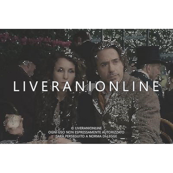 (L-r) NOOMI RAPACE as Madam Simza Heron and ROBERT DOWNEY JR. as Sherlock Holmes in Warner Bros. Pictures and Village Roadshow Pictures action adventure mystery SHERLOCK HOLMES: A GAME OF SHADOWS a Warner Bros. Pictures release. ©photoshot/Agenzia Aldo Liverani Sas - ITALY ONLY - Una scena del film della Warner Bros \'SHERLOCK HOLMES: un gioco di ombre\'
