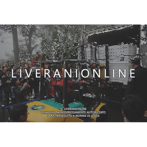 (111203) -- YA\'AN, Dec. 3, 2011 () -- The two pandas are seen uploaded on to a truck in Ya\'an, southwest China\'s Sichuan Province, Dec. 3, 2011. As part of a ten-year joint research program, Tian Tian and Yang Guang, the pair of giant pandas, were set off for the Edinburgh Zoo from the Giant Panda Conservation and Research Center in Sichuan here on Saturday. (/Li Qiaoqiao) (cxy) ©photoshot/Agenzia Aldo Liverani Sas - ITALY ONLY - Panda gigante nel Centro di Ricerca in Sichuan a sud-ovest della Cina, 3 Dicembre 2011.