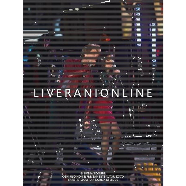 (L-r) JON BON JOVI as Jensen and LEA MICHELE as Elise in New Line Cinema\'s romantic comedy NEW YEAR\'S EVE a Warner Bros. Pictures release. ©photoshot/Agenzia Aldo Liverani Sas - ITALY ONLY - Scene del Film Cinema commedia romantica \'VIGILIA DI CAPODANNO\' distribuito della Warner Bros.