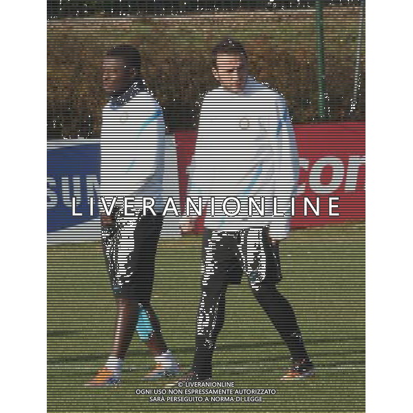 APPIANO GENTILE COMO 06/12/2011 ALLENAMENTO INTER IN VISTA DELLA SFIDA DI CHAMPIONS LEAGUE INTER CSKA MOSCA NELLA FOTO PAZZINI MUNTARI PH.FIOCHI/ALDO LIVERANI