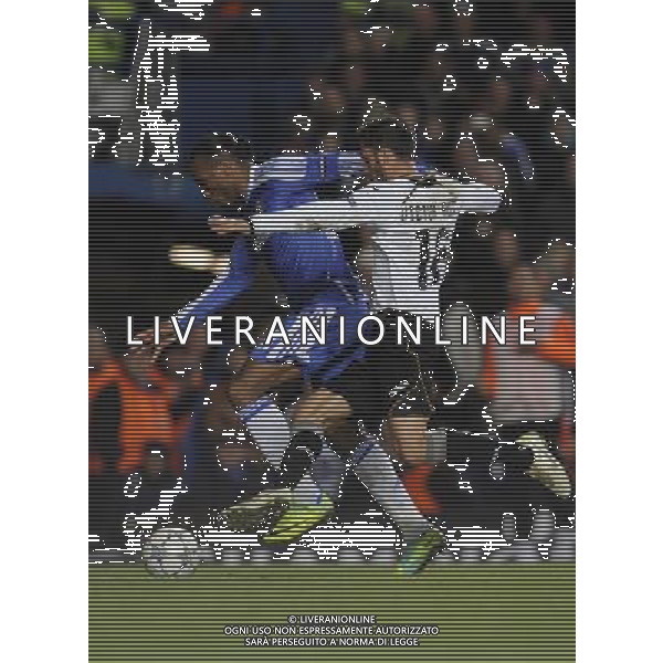 (101207) -- LONDON, Dec. 7, 2011 () -- Didier Drogba (L) of Chelsea vies with Victor Ruiz of Valencia during the match in 2011/12 UEFA Champions League, in London, Britain, Dec. 6, 2011. Chelsea won 3-0 to ensure its place in the last 16 for the ninth successive year. (/Zeng Yi) AG ALDO LIVERANI S A S ONLY ITALY