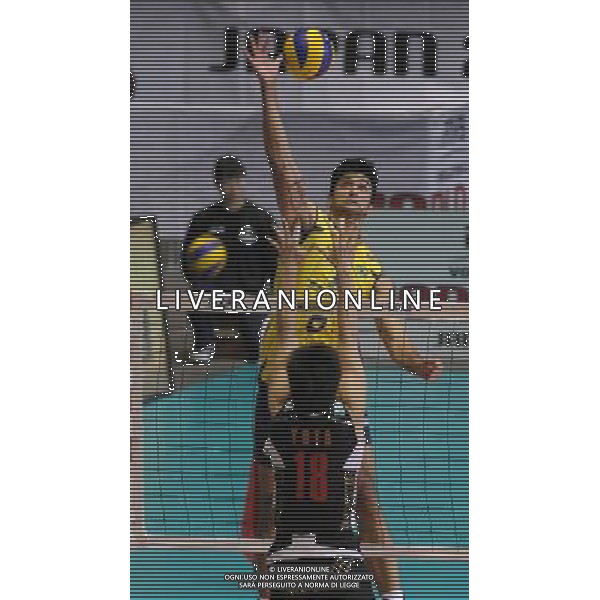 (111204) -- TOKYO, Dec. 4, 2011 () -- Leandro Vissotto Neves (above) of Brazil spikes the ball during the match against Japan at the FIVB Men\'s World Cup in Tokyo, Japan, Dec 4, 2011. Brazil won 3-0. (/Kenichiro Seki) (jyc) ©photoshot/Agenzia Aldo Liverani Sas - ITALY ONLY - Cerimonia di premiazione Pallavolo Coppa del Mondo maschile Volley FIVB di Tokyo, in Giappone , 4 Dicembre 2011.