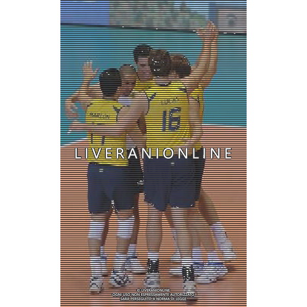 (111204) -- TOKYO, Dec. 4, 2011 () -- Players of Brazil celebrate after scoring during the match against Japan at the FIVB Men\'s World Cup in Tokyo, Japan, Dec 4, 2011. Brazil won 3-0. (/Kenichiro Seki) (jyc) ©photoshot/Agenzia Aldo Liverani Sas - ITALY ONLY - Cerimonia di premiazione Pallavolo Coppa del Mondo maschile Volley FIVB di Tokyo, in Giappone , 4 Dicembre 2011.