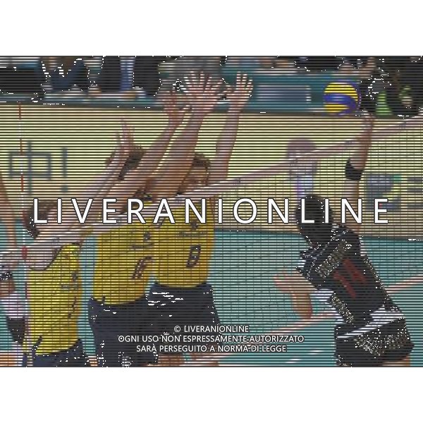 (111204) -- TOKYO, Dec. 4, 2011 () -- Bruno Rezende (L), Lucas Saatkamp (2nd L) and Murilo Endres (2nd R) of Brazil block during the match against Japan at the FIVB Men\'s World Cup in Tokyo, Japan, Dec 4, 2011. Brazil won 3-0. (/Kenichiro Seki) (jyc) ©photoshot/Agenzia Aldo Liverani Sas - ITALY ONLY - Cerimonia di premiazione Pallavolo Coppa del Mondo maschile Volley FIVB di Tokyo, in Giappone , 4 Dicembre 2011.