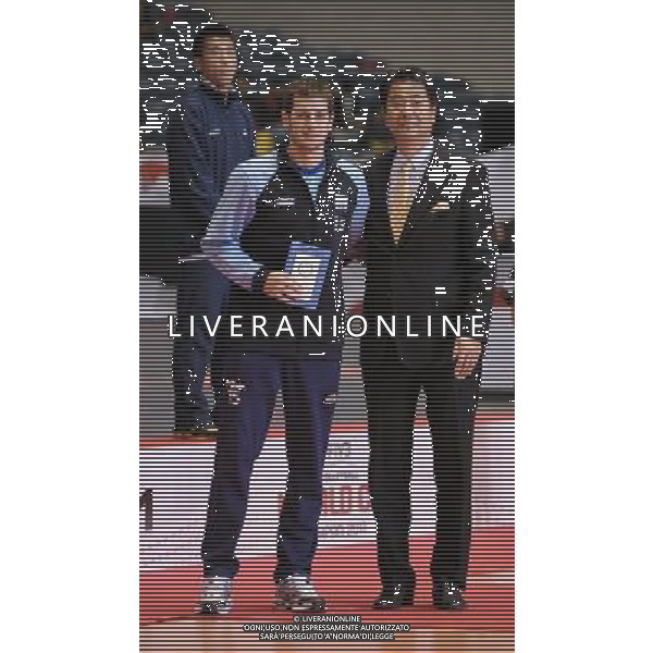 (111204) -- TOKYO, Dec. 4, 2011 () -- The Best Setter, Luciano De Cecco (L) of Argentina poses during the awarding ceremony at the FIVB Men\'s World Cup in Tokyo, Japan, Dec 4, 2011. (/Kenichiro Seki) (jyc) ©photoshot/Agenzia Aldo Liverani Sas - ITALY ONLY - Cerimonia di premiazione Pallavolo Coppa del Mondo maschile Volley FIVB di Tokyo, in Giappone , 4 Dicembre 2011.