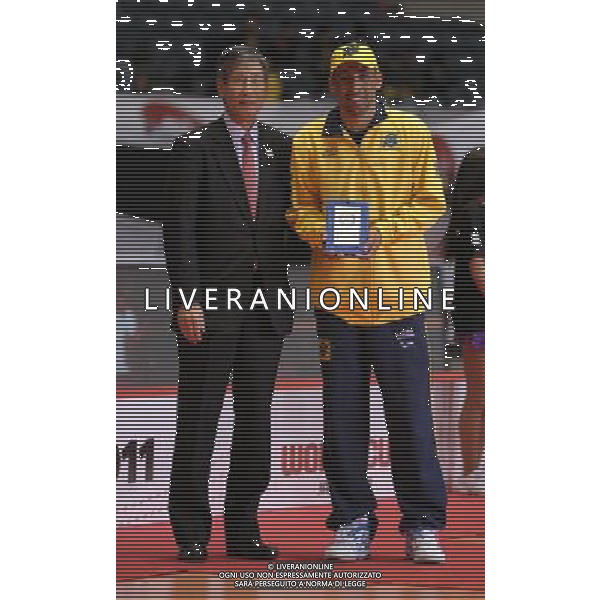(111204) -- TOKYO, Dec. 4, 2011 () -- The Best Receiver, Sergio Dutra Santos (R) of Brazil poses during the awarding ceremony at the FIVB Men\'s World Cup in Tokyo, Japan, Dec 4, 2011. (/Kenichiro Seki) (jyc) ©photoshot/Agenzia Aldo Liverani Sas - ITALY ONLY - Cerimonia di premiazione Pallavolo Coppa del Mondo maschile Volley FIVB di Tokyo, in Giappone , 4 Dicembre 2011.