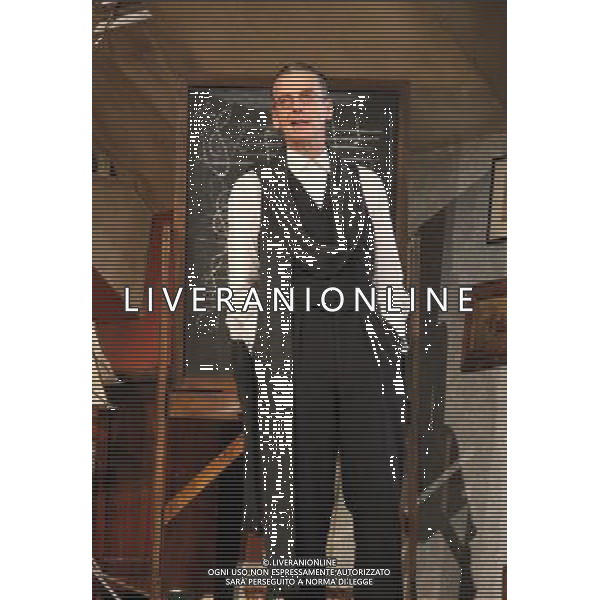 \'The Ladykillers\' cast photocall for new production at the Gielgud Theatre, Shaftesbury Avenue, London - December 5th 2011 This new stage adaptation by Graham Linehan stars - PETER CAPALDI as Professor Marcus, MARCIA WARREN as Mrs Wilberforce, BEN MILLER as Louis, JAMES FLEET as Major Courtney, CLIVE ROWE as One Round and STEPHEN WIGHT as Harry - ©photoshot/Agenzia Aldo Liverani Sas - ITALY ONLY - Photocall di presentazione dello spettacolo teatrale \'The Ladykillers\' per la nuova produzione al Teatro Gielgud, Shaftesbury Avenue, Londra - 5 DICEMBRE 2011