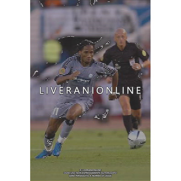 Goteborg (sve)19-05-2004 finale coppa UEFA 2003/04 valencia-marsiglia 2:0 nella foto DROGBA E COLLINA ph marco luzzani/ag aldo liverani s.a.s. 