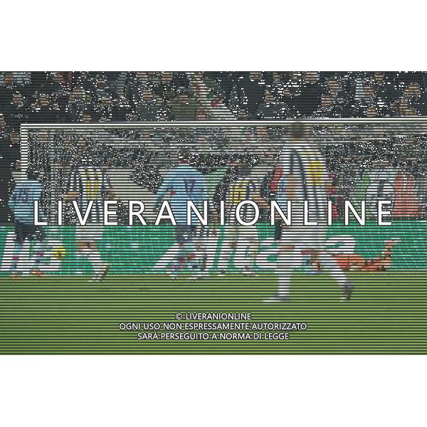 Coppa Italia TIM - Ottavi di finale Torino 8-12-2011 Juventus - Bologna nella foto: gol Marchisio 2 a 1 Juve foto Roberto Garavaglia - ag. Aldo Liverani sas
