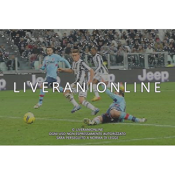 Coppa Italia TIM - Ottavi di finale Torino 8-12-2011 Juventus - Bologna nella foto: sullo 0 a 0 Loria rischia l\'autogol foto Roberto Garavaglia - ag. Aldo Liverani sas