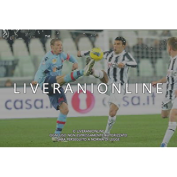 Coppa Italia TIM - Ottavi di finale Torino 8-12-2011 Juventus - Bologna nella foto: Diego Perez (Bologna) a SX e Fabio Quagliarella (Juventus) foto Roberto Garavaglia - ag. Aldo Liverani sas