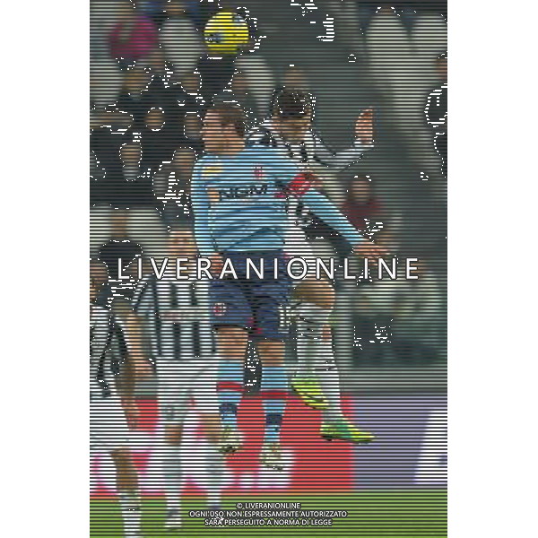 Coppa Italia TIM - Ottavi di finale Torino 8-12-2011 Juventus - Bologna nella foto: Diego Perez (Bologna) a SX e Luca Marrone (Juventus) foto Roberto Garavaglia - ag. Aldo Liverani sas