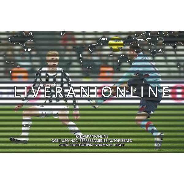 Coppa Italia TIM - Ottavi di finale Torino 8-12-2011 Juventus - Bologna nella foto: Frederik Sorensen (Juventus) a SX e Daniele Vantaggiato (Bologna) foto Roberto Garavaglia - ag. Aldo Liverani sas