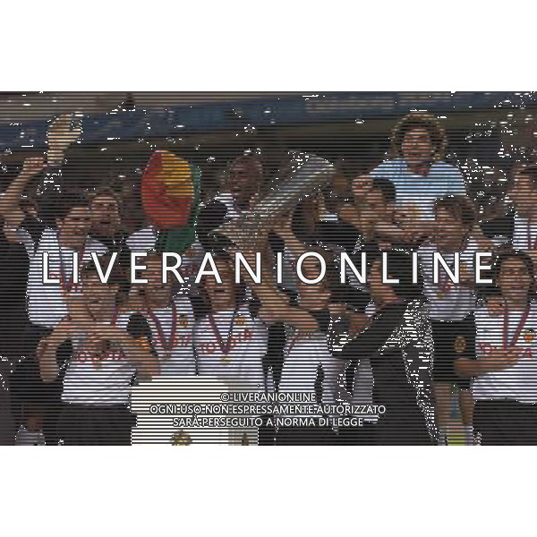 Goteborg (sve) 19-05-04 FINALE COPPA UEFA 2003/04 nella foto premiazione ph marco luzzani/ag aldo liverani s.a.s.