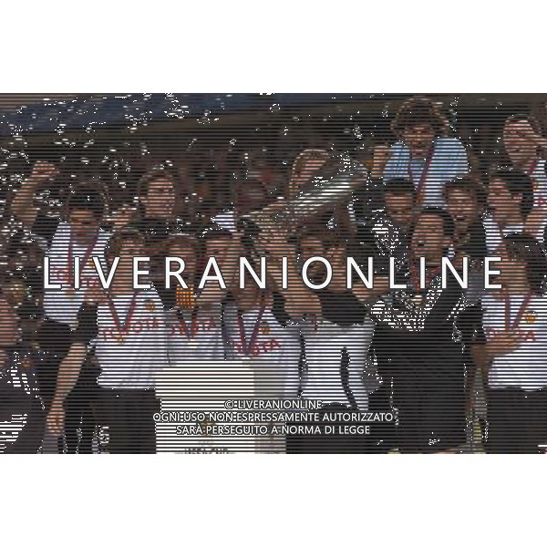 Goteborg (sve) 19-05-04 FINALE COPPA UEFA 2003/04 nella foto premiazione ph marco luzzani/ag aldo liverani s.a.s.