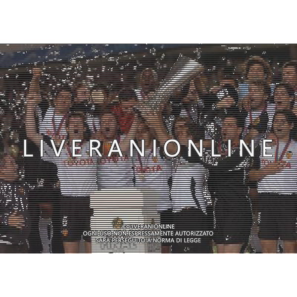 Goteborg (sve) 19-05-04 FINALE COPPA UEFA 2003/04 nella foto premiazione ph marco luzzani/ag aldo liverani s.a.s.