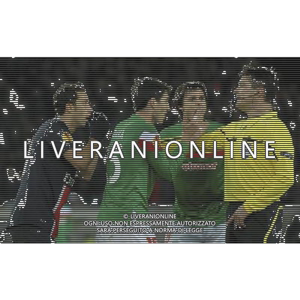 20111214 Paris Saint Germain-Athletic Club Bilbao Stade: Parc des Princes 2011 Football UEFA Europa League Phase de groupes Nene (PSG) - Andoni Iraola -Ander Iturraspe (Bilbao) - Matej Jug (Referee) - EUROPA LEAGUE - ©AG ALDO LIVERANI SAS - ITALY ONLY - 