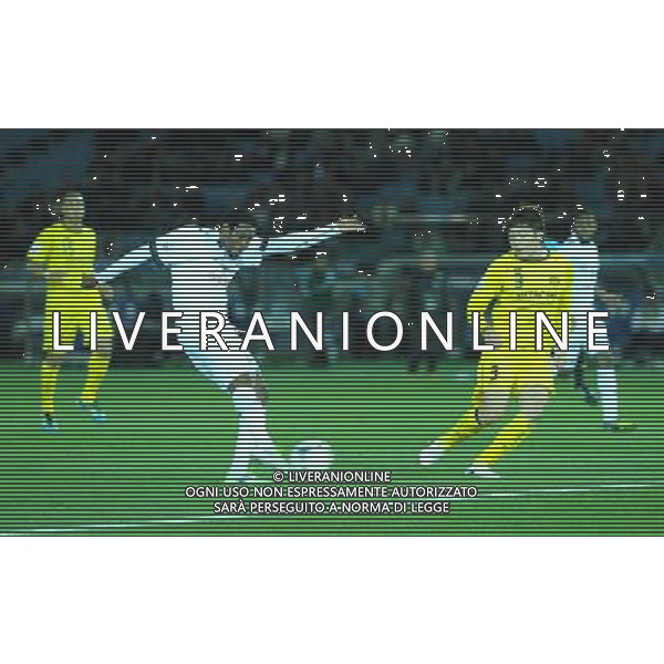 (111218) --YOKOHAMA, Dec. 18, 2011 -- Kader Keita (2nd L) of Qatar\'s Al sadd vies the ball during the third place play-off match against Japan\'s Kashiwa Reysol at the Club World Cup in Yokohama, Japan, Dec. 18, 2011. Al Sadd won 5-3 in the penalty shootout. Kenichiro Seki) (jyc) ©photoshot/Agenzia Aldo Liverani Sas - ITALY ONLY - Al Sadd - Kashiwa Reysol durante il terzo posto al Mondiale per Club a Yokohama, in Giappone, Dec. 18, 2011. Al Sadd ha vinto 5-3 ai calci di rigore.