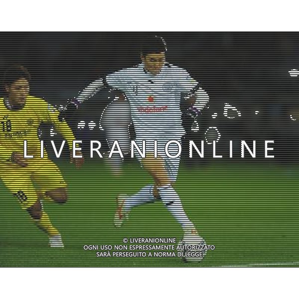 (111218) --YOKOHAMA, Dec. 18, 2011 -- Lee Jung Soo (R) of Qatar\'s Al sadd vies the ball during the third place play-off match against Japan\'s Kashiwa Reysol at the Club World Cup in Yokohama, Japan, Dec. 18, 2011. Al Sadd won 5-3 in the penalty shootout. Ji Chunpeng) (jyc) ©photoshot/Agenzia Aldo Liverani Sas - ITALY ONLY - Al Sadd - Kashiwa Reysol durante il terzo posto al Mondiale per Club a Yokohama, in Giappone, Dec. 18, 2011. Al Sadd ha vinto 5-3 ai calci di rigore.