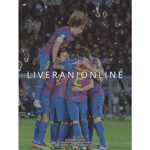 (111218) -- YOKOHAMA, Dec. 18, 2011 -- Players of Spain\'s Barcelona celebrate after scoring during the final match against Brazil\'s Santos at the Club World Cup in Yokohama, Japan, Dec. 18, 2011. Barcelona won 4-0 and claimed the title. Kenichiro Seki) (jyc) ©photoshot/Agenzia Aldo Liverani Sas - ITALY ONLY - Barcellona - Santos partita finale del Mondiale per Club a Yokohama, in Giappone, 18 dicembre 2011. Il Barcellona ha vinto 4-0 e ha ottenuto il titolo.