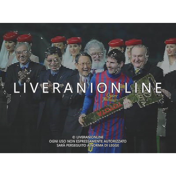 (111218) --YOKOHAMA, Dec. 18, 2011 -- Lionel Messi (Front) holds up the golden key of Toyota during the awarding ceremony after the final match against Brazil\'s Santos at the Club World Cup in Yokohama, Japan, Dec. 18, 2011. Barcelona won 4-0 and claimed the title. Ji Chunpeng) (jyc) ©photoshot/Agenzia Aldo Liverani Sas - ITALY ONLY - Barcellona - Santos partita finale del Mondiale per Club a Yokohama, in Giappone, 18 dicembre 2011. Il Barcellona ha vinto 4-0 e ha ottenuto il titolo.