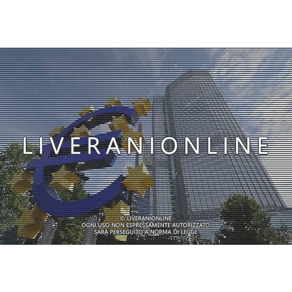 (111221) -- BERLIN, Dec. 21, 2011 () -- File photo taken on July 19, 2011 shows the European Central Bank (ECB) headquarters building and the euro sign in Frankfurt, Germany. The eurozone banks can take a total of 489 billion euros (643 billion U.S. dollars) from the European Central Bank (ECB) via its first ever offering of 3-year funding, the ECB said on Wednesday. (/Ma Ning) (zw) ©PHOTOSHOT/ALDO LIVERANI SAS - ITALY ONLY