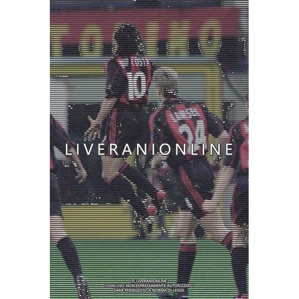 MILANO, 11-04-02 DFP/ MARCO LUSSOSO MILAN-HAPOEL TELAVIV (COPPA UEFA) NELLA FOTO: ESULTANZA MILAN AG ALDO LIVERANI S A S