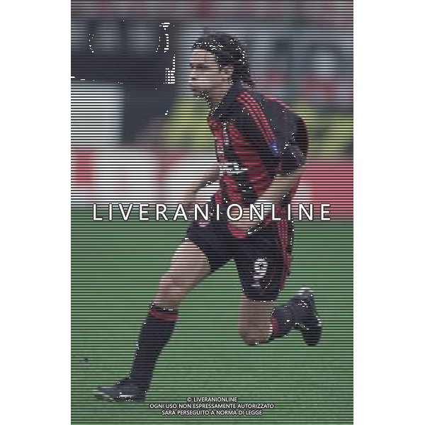 MILANO, 11-04-02 DFP/ MARCO LUSSOSO MILAN-HAPOEL TELAVIV (COPPA UEFA) NELLA FOTO: FILIPPO INZAGHI AG ALDO LIVERANI S A S