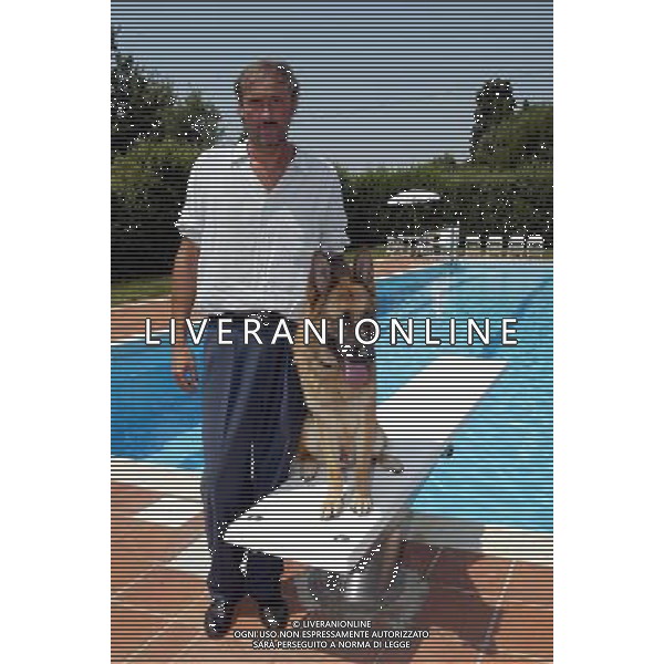 Fauglia (Pi) 30/07/2002 Gunther, il pastore tedesco proprietario del Pisa Calcio con Maurizio Mian, presidente del Pisa