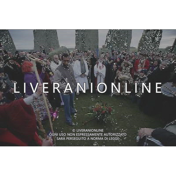 Winter Solstice celebrations with Pagans, Druids \' revellers at Stonehenge Historic site Amesbury Wiltshire England ©photoshot/Agenzia Aldo Liverani Sas - ITALY ONLY - Celebrazioni del Solstizio d\'inverno con i partecipanti in veste di Pagani, Druidi e festaioli al sito storico Amesbury Stonehenge Wiltshire in Inghilterra