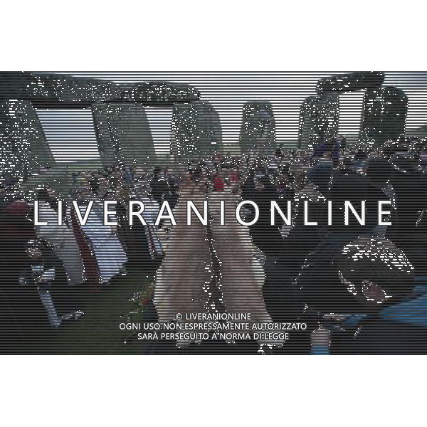 Winter Solstice celebrations with Pagans, Druids \' revellers at Stonehenge Historic site Amesbury Wiltshire England ©photoshot/Agenzia Aldo Liverani Sas - ITALY ONLY - Celebrazioni del Solstizio d\'inverno con i partecipanti in veste di Pagani, Druidi e festaioli al sito storico Amesbury Stonehenge Wiltshire in Inghilterra