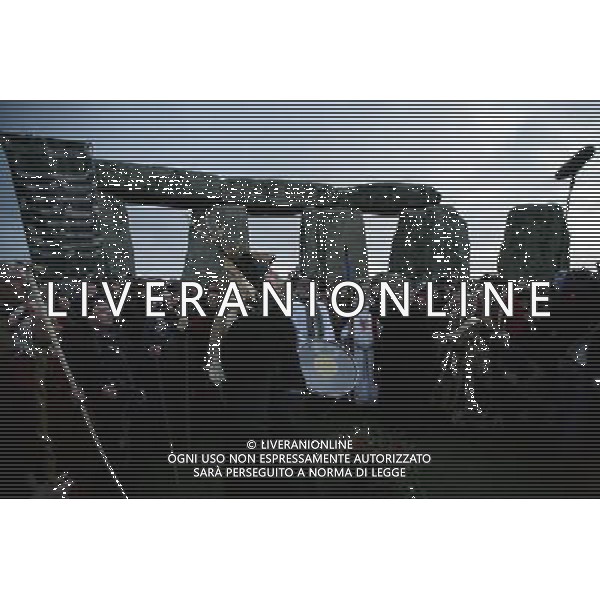 Winter Solstice celebrations with Pagans, Druids \' revellers at Stonehenge Historic site Amesbury Wiltshire England ©photoshot/Agenzia Aldo Liverani Sas - ITALY ONLY - Celebrazioni del Solstizio d\'inverno con i partecipanti in veste di Pagani, Druidi e festaioli al sito storico Amesbury Stonehenge Wiltshire in Inghilterra