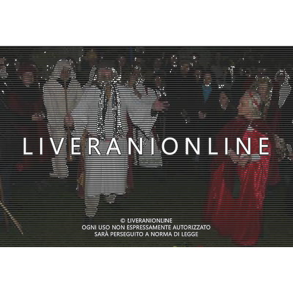 Winter Solstice celebrations with Pagans, Druids \' revellers at Stonehenge Historic site Amesbury Wiltshire England ©photoshot/Agenzia Aldo Liverani Sas - ITALY ONLY - Celebrazioni del Solstizio d\'inverno con i partecipanti in veste di Pagani, Druidi e festaioli al sito storico Amesbury Stonehenge Wiltshire in Inghilterra