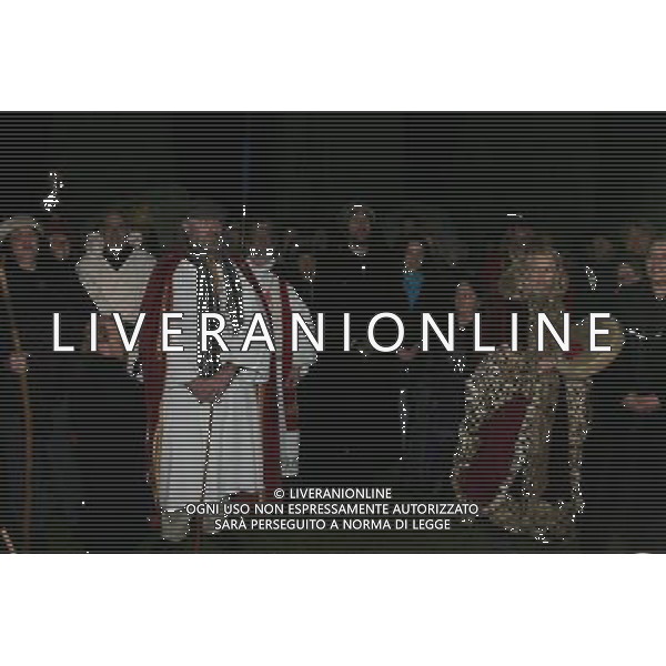 Winter Solstice celebrations with Pagans, Druids \' revellers at Stonehenge Historic site Amesbury Wiltshire England ©photoshot/Agenzia Aldo Liverani Sas - ITALY ONLY - Celebrazioni del Solstizio d\'inverno con i partecipanti in veste di Pagani, Druidi e festaioli al sito storico Amesbury Stonehenge Wiltshire in Inghilterra