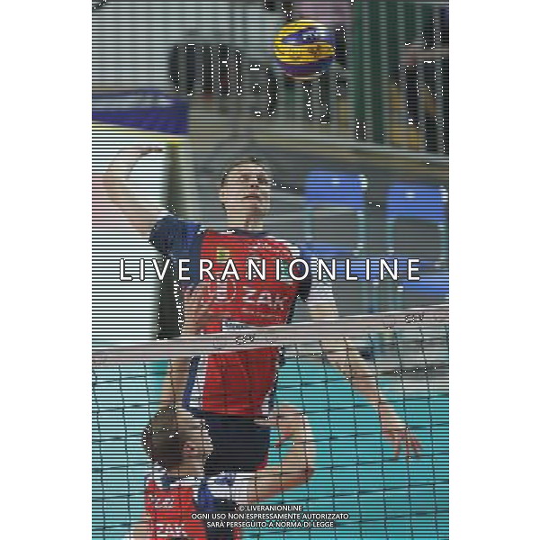 22.12.2011 - Jastrzebie Zdroj CEV Voleyball Champions League Zaksa Kedzierzyn-Kozle (czerwone) - Trentino Volley (biale) n/z. Jurii Gladyr Fot. Michal Chwieduk / EDYTOR.net / Newspix.pl --- Newspix.pl ITALY ONLY- CEV Voleyball Champions League Zaksa Kedzierzyn-Kozle (czerwone) - Trentino Volley (biale) ©AG ALDO LIVERANI SAS *** Local Caption *** .