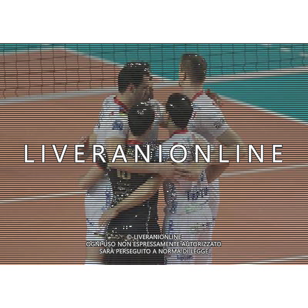 22.12.2011 - Jastrzebie Zdroj CEV Voleyball Champions League Zaksa Kedzierzyn-Kozle (czerwone) - Trentino Volley (biale) n/z. Radosc Trentino Fot. Michal Chwieduk / EDYTOR.net / Newspix.pl --- Newspix.pl ITALY ONLY- CEV Voleyball Champions League Zaksa Kedzierzyn-Kozle (czerwone) - Trentino Volley (biale) ©AG ALDO LIVERANI SAS *** Local Caption *** .