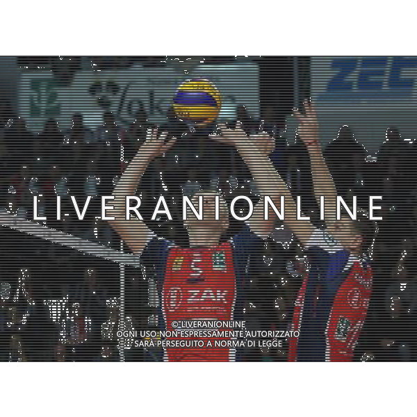 22.12.2011 - Jastrzebie Zdroj CEV Voleyball Champions League Zaksa Kedzierzyn-Kozle (czerwone) - Trentino Volley (biale) n/z. Pawel Zagumny (L) Wojciech Kazmierczak (P) Fot. Michal Chwieduk / EDYTOR.net / Newspix.pl --- Newspix.pl ITALY ONLY- CEV Voleyball Champions League Zaksa Kedzierzyn-Kozle (czerwone) - Trentino Volley (biale) ©AG ALDO LIVERANI SAS *** Local Caption *** .