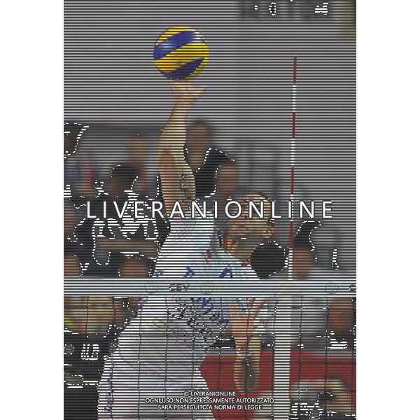 22.12.2011 KEDZIERZYN-KOZLE CZECHY SIATKOWKA MEZCZYZN CEV LIGA MISTRZOW SEZON 2011/2012 2012 CEV VOLLEYBALL CHAMPIONS LEAGUE MEN ZAKSA - TRENTINO VOLLEY PLANETWIN365 N/Z OSMANY JUANTORENA PORTUONDO FOT LUKASZ LASKOWSKI / PRESSFOCUS NEWSPIXPL --- Newspix.pl ITALY ONLY- CEV Voleyball Champions League Zaksa Kedzierzyn-Kozle (czerwone) - Trentino Volley (biale) ©AG ALDO LIVERANI SAS *** Local Caption *** .