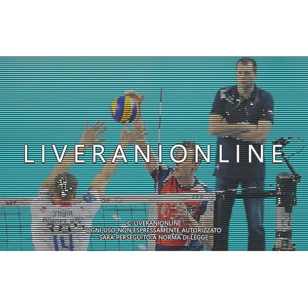 22.12.2011 KEDZIERZYN-KOZLE CZECHY SIATKOWKA MEZCZYZN CEV LIGA MISTRZOW SEZON 2011/2012 2012 CEV VOLLEYBALL CHAMPIONS LEAGUE MEN ZAKSA - TRENTINO VOLLEY PLANETWIN365 N/Z JAN STOKR SAMICA GUILLAUME KRZYSZTOF STELMACH FOT LUKASZ LASKOWSKI / PRESSFOCUS NEWSPIXPL --- Newspix.pl ITALY ONLY- CEV Voleyball Champions League Zaksa Kedzierzyn-Kozle (czerwone) - Trentino Volley (biale) ©AG ALDO LIVERANI SAS *** Local Caption *** .