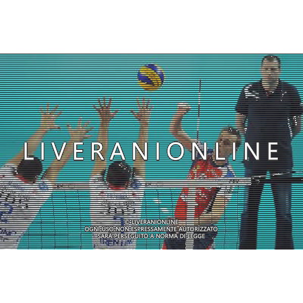 22.12.2011 KEDZIERZYN-KOZLE CZECHY SIATKOWKA MEZCZYZN CEV LIGA MISTRZOW SEZON 2011/2012 2012 CEV VOLLEYBALL CHAMPIONS LEAGUE MEN ZAKSA - TRENTINO VOLLEY PLANETWIN365 N/Z SAMICA GUILLAUME KRZYSZTOF STELMACH FOT LUKASZ LASKOWSKI / PRESSFOCUS NEWSPIXPL --- Newspix.pl ITALY ONLY- CEV Voleyball Champions League Zaksa Kedzierzyn-Kozle (czerwone) - Trentino Volley (biale) ©AG ALDO LIVERANI SAS *** Local Caption *** .