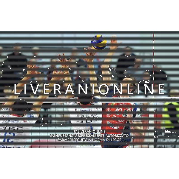 22.12.2011 KEDZIERZYN-KOZLE CZECHY SIATKOWKA MEZCZYZN CEV LIGA MISTRZOW SEZON 2011/2012 2012 CEV VOLLEYBALL CHAMPIONS LEAGUE MEN ZAKSA - TRENTINO VOLLEY PLANETWIN365 N/Z SAMICA GUILLAUME FOT LUKASZ LASKOWSKI / PRESSFOCUS NEWSPIXPL --- Newspix.pl ITALY ONLY- CEV Voleyball Champions League Zaksa Kedzierzyn-Kozle (czerwone) - Trentino Volley (biale) ©AG ALDO LIVERANI SAS *** Local Caption *** .