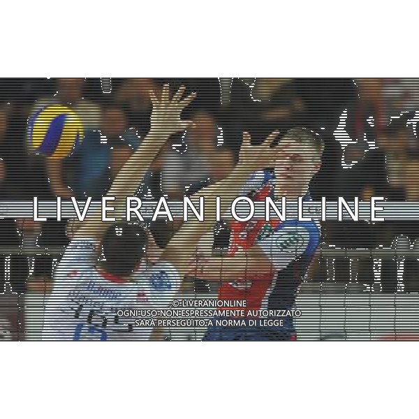 22.12.2011 KEDZIERZYN-KOZLE CZECHY SIATKOWKA MEZCZYZN CEV LIGA MISTRZOW SEZON 2011/2012 2012 CEV VOLLEYBALL CHAMPIONS LEAGUE MEN ZAKSA - TRENTINO VOLLEY PLANETWIN365 N/Z GLADYR JURIJ FOT LUKASZ LASKOWSKI / PRESSFOCUS NEWSPIXPL --- Newspix.pl ITALY ONLY- CEV Voleyball Champions League Zaksa Kedzierzyn-Kozle (czerwone) - Trentino Volley (biale) ©AG ALDO LIVERANI SAS *** Local Caption *** .