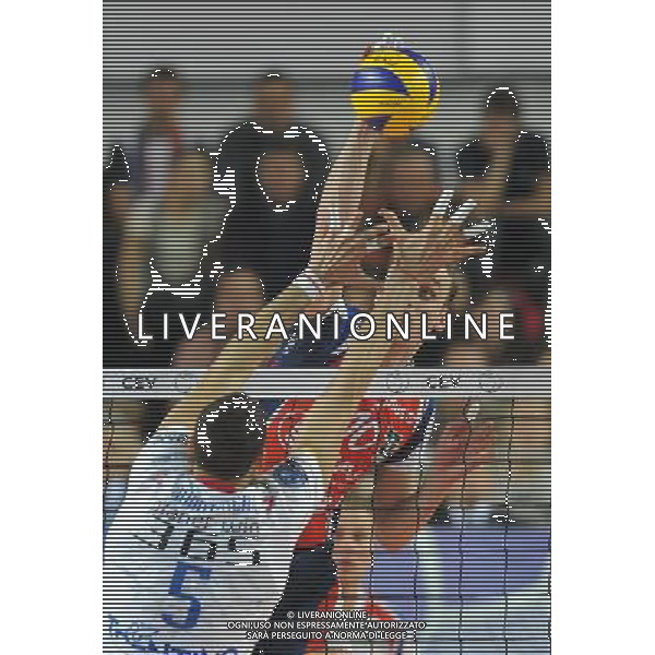 22.12.2011 KEDZIERZYN-KOZLE CZECHY SIATKOWKA MEZCZYZN CEV LIGA MISTRZOW SEZON 2011/2012 2012 CEV VOLLEYBALL CHAMPIONS LEAGUE MEN ZAKSA - TRENTINO VOLLEY PLANETWIN365 N/Z SAMICA GUILLAUME FOT LUKASZ LASKOWSKI / PRESSFOCUS NEWSPIXPL --- Newspix.pl ITALY ONLY- CEV Voleyball Champions League Zaksa Kedzierzyn-Kozle (czerwone) - Trentino Volley (biale) ©AG ALDO LIVERANI SAS *** Local Caption *** .