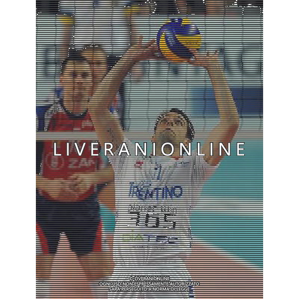 22.12.2011 KEDZIERZYN-KOZLE CZECHY SIATKOWKA MEZCZYZN CEV LIGA MISTRZOW SEZON 2011/2012 2012 CEV VOLLEYBALL CHAMPIONS LEAGUE MEN ZAKSA - TRENTINO VOLLEY PLANETWIN365 N/Z RAPHAEL VIEIRA DE OLIVEIRA FOT LUKASZ LASKOWSKI / PRESSFOCUS NEWSPIXPL --- Newspix.pl ITALY ONLY- CEV Voleyball Champions League Zaksa Kedzierzyn-Kozle (czerwone) - Trentino Volley (biale) ©AG ALDO LIVERANI SAS *** Local Caption *** .