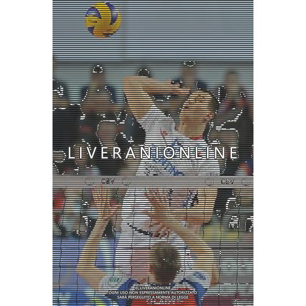 22.12.2011 KEDZIERZYN-KOZLE CZECHY SIATKOWKA MEZCZYZN CEV LIGA MISTRZOW SEZON 2011/2012 2012 CEV VOLLEYBALL CHAMPIONS LEAGUE MEN ZAKSA - TRENTINO VOLLEY PLANETWIN365 N/Z MITAR TZOURITS FOT LUKASZ LASKOWSKI / PRESSFOCUS NEWSPIXPL --- Newspix.pl ITALY ONLY- CEV Voleyball Champions League Zaksa Kedzierzyn-Kozle (czerwone) - Trentino Volley (biale) ©AG ALDO LIVERANI SAS *** Local Caption *** .