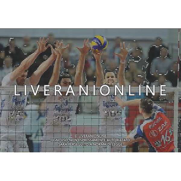 22.12.2011 KEDZIERZYN-KOZLE CZECHY SIATKOWKA MEZCZYZN CEV LIGA MISTRZOW SEZON 2011/2012 2012 CEV VOLLEYBALL CHAMPIONS LEAGUE MEN ZAKSA - TRENTINO VOLLEY PLANETWIN365 N/Z JAN STOKR EMANUELE BIRARELLI OSMANY JUANTORENA PORTUONDO RUCIAK MICHAL FOT LUKASZ LASKOWSKI / PRESSFOCUS NEWSPIXPL --- Newspix.pl ITALY ONLY- CEV Voleyball Champions League Zaksa Kedzierzyn-Kozle (czerwone) - Trentino Volley (biale) ©AG ALDO LIVERANI SAS *** Local Caption *** .