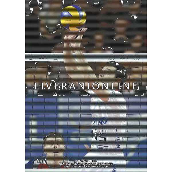 22.12.2011 KEDZIERZYN-KOZLE CZECHY SIATKOWKA MEZCZYZN CEV LIGA MISTRZOW SEZON 2011/2012 2012 CEV VOLLEYBALL CHAMPIONS LEAGUE MEN ZAKSA - TRENTINO VOLLEY PLANETWIN365 N/Z RAPHAEL VIEIRA DE OLIVEIRA FOT LUKASZ LASKOWSKI / PRESSFOCUS NEWSPIXPL --- Newspix.pl ITALY ONLY- CEV Voleyball Champions League Zaksa Kedzierzyn-Kozle (czerwone) - Trentino Volley (biale) ©AG ALDO LIVERANI SAS *** Local Caption *** .