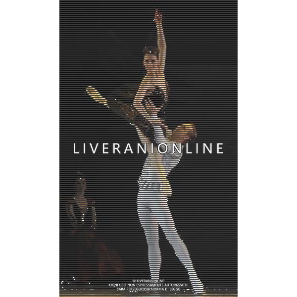 (111223) NANNING, Dec. 23, 2011 Dancers of Ukraine\'s Kiev Ballet perform the classical Swan Lake in Nanning, capital of southwest China\'s Guangxi Zhuang Autonomous Region, Dec. 22, 2011. (/Liu Jun) (ry) - Xinhua/Photoshot - ag. aldo liverani sas italy only CINA - DANZATORI DEL BALLETTO DI KIEV IN UCRAINA DURANTE LA RAPPRESENTAZIONE DE \' IL LAGO DEI CIGNI\' A NANNING